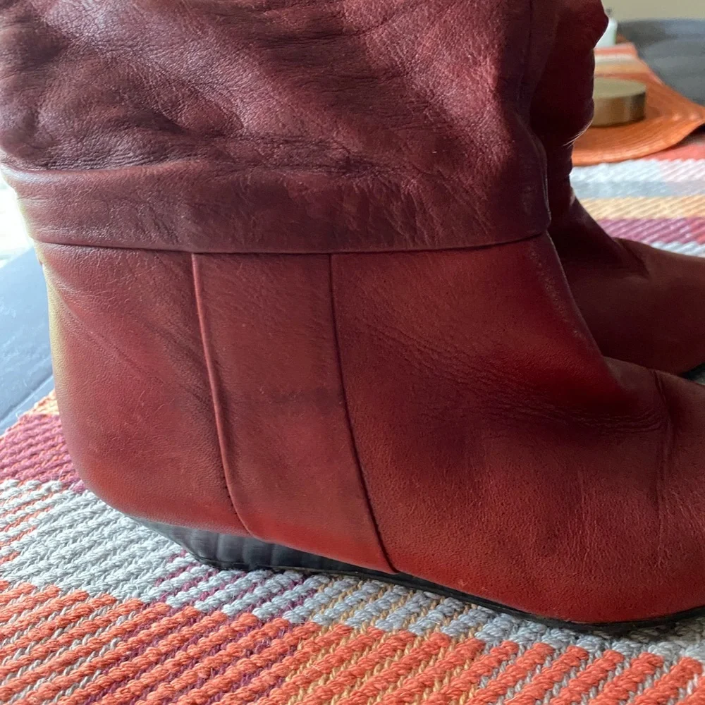 Vintage Chic Red Leather Heeled Boots - Picture 8 of 8